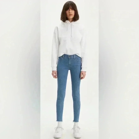 Levi's Denim - NWT Levi’s 710 Super Skinny Jeans size 31